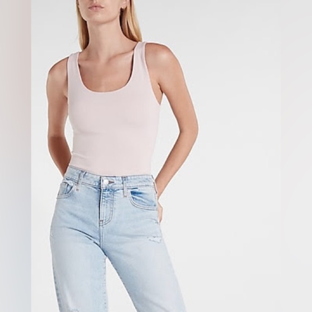 EXPRESS LIGHT DUSTY ROSE Body Contour High Compression Scoop Neck Bodysuit